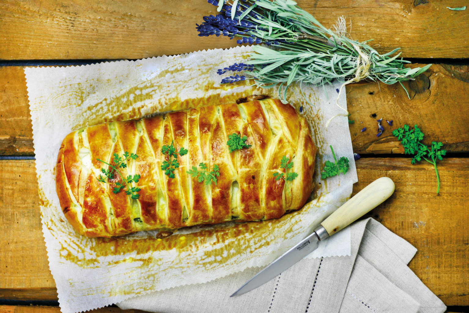 Tresse feuilletée au saumon et épinards