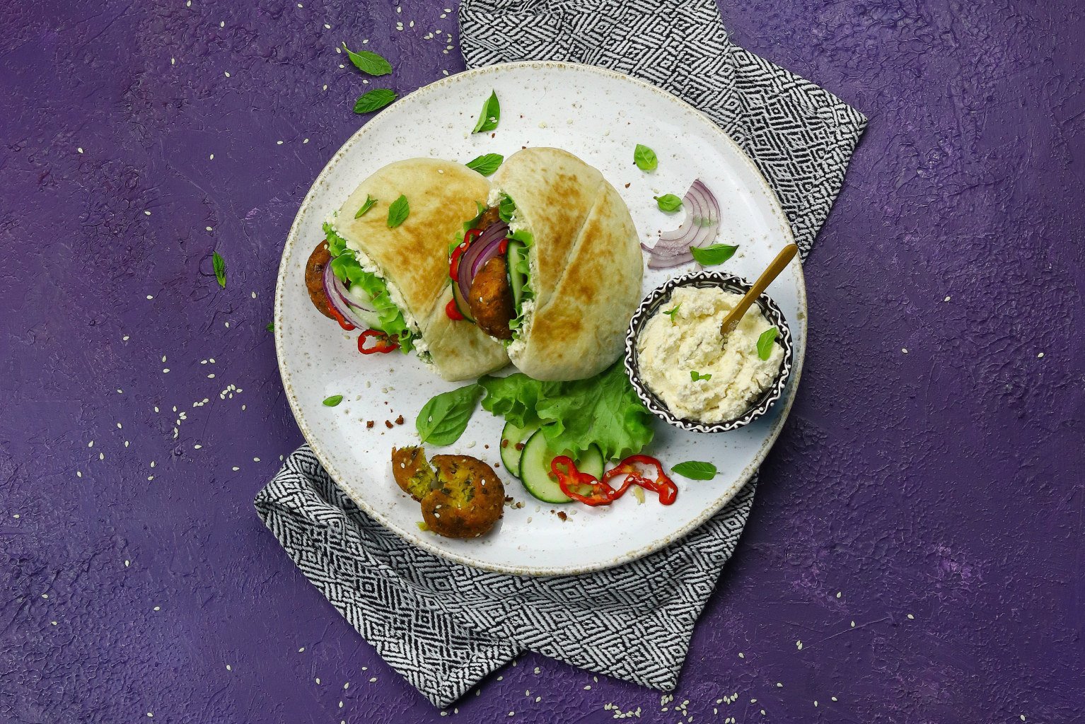 Vegetarisches Pita mit Falafel