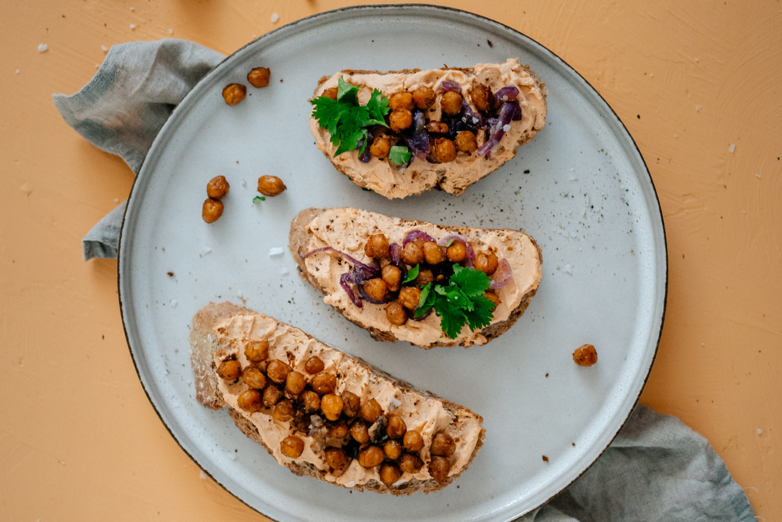 Tartines aux pois chiches