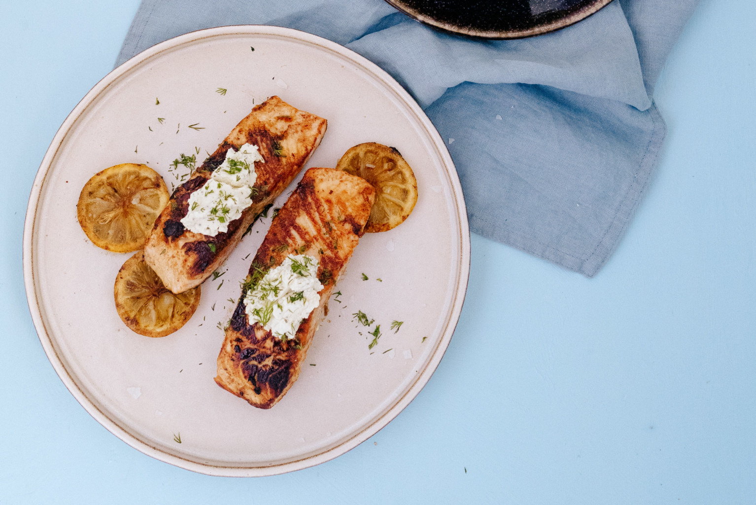 Saumon glacé au miel sur le gril